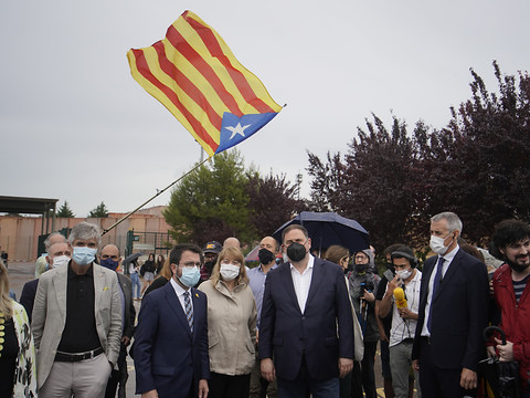 Graciés, les indépendantistes catalans sortent de prison