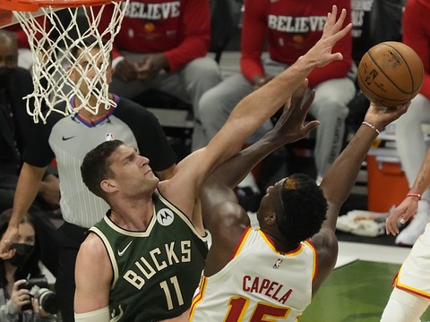 Atlanta gagne l'acte I à Milwaukee