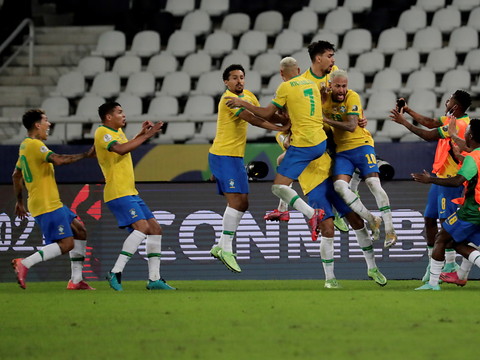 Le Brésil renverse la Colombie