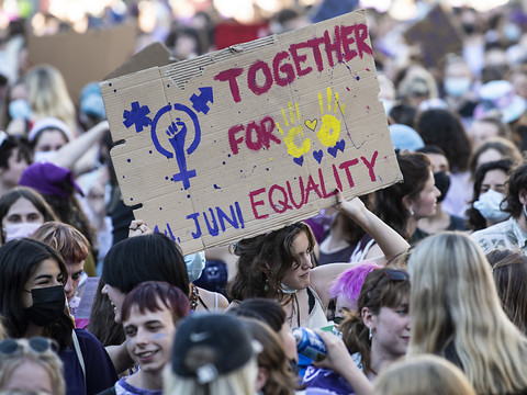 Les femmes ont encore moins gagné que les hommes en 2020