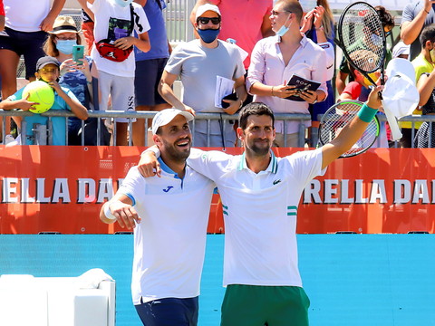 Djokovic renonce à la finale du double