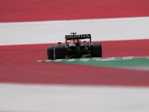 Verstappen domine aussi les essais libres 2