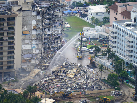 Effondrement d'un immeuble en Floride: le bilan passe à 5 morts