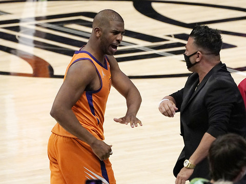 Les Suns à un succès de la finale