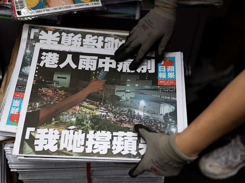 Le principal éditorialiste de l'Apple Daily arrêté à l'aéroport
