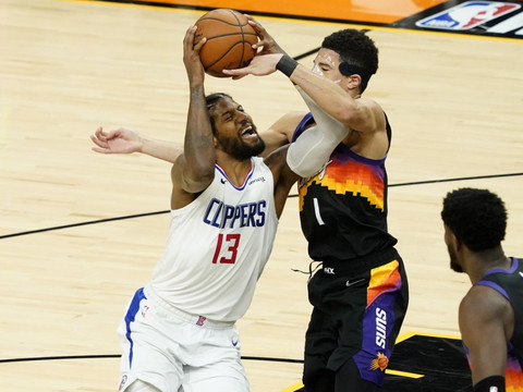 Les Clippers survivent face aux Suns