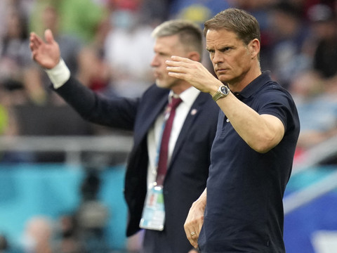 Le sélectionneur Frank de Boer démissionne