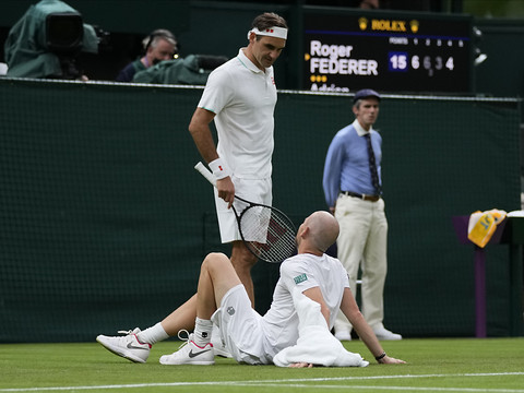 Federer s'en sort sur abandon de Mannarino