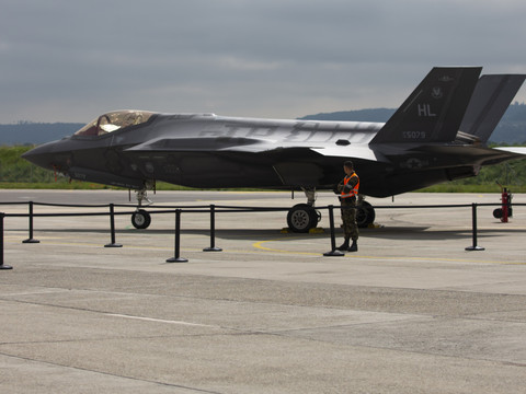 Les forces aériennes suisses voleront sur le F-35A américain