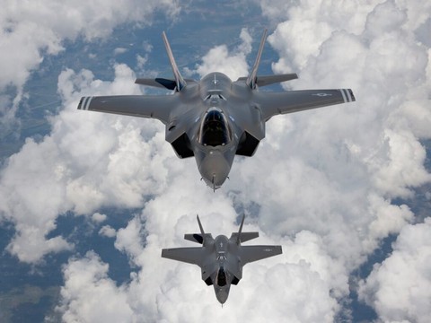 La presse sévère après la décision d'acheter des F-35A