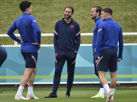 L'Angleterre danse seule au bal des invités surprises