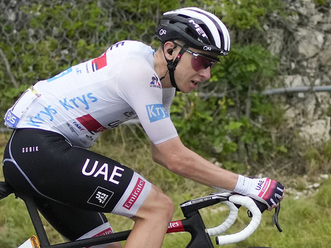 Pogacar prend le maillot jaune, victoire de Teuns