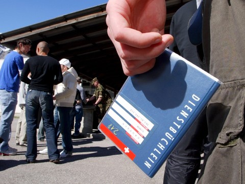 Près de 11'500 Suisses entament leur école de recrues