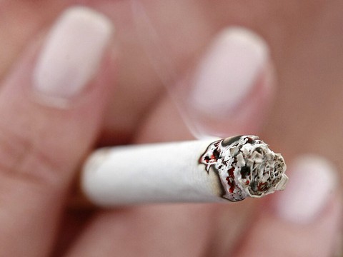 Interdire la vente de cigarettes aux mineurs n'a que peu d'effet