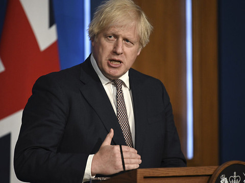 Johnson annonce la fin prochaine du port du masque en Angleterre