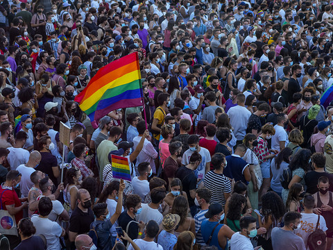 Homosexualité: le meurtre d'un jeune battu à mort secoue l'Espagne