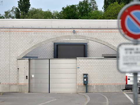 Un ancien gardien de prison jugé pour abus sexuels