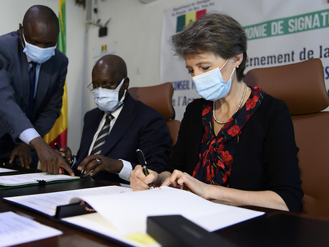 Simonetta Sommaruga signe un accord sur le climat avec le Sénégal
