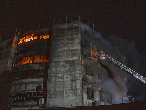Plus de 50 morts dans l'incendie d'une usine au Bangladesh