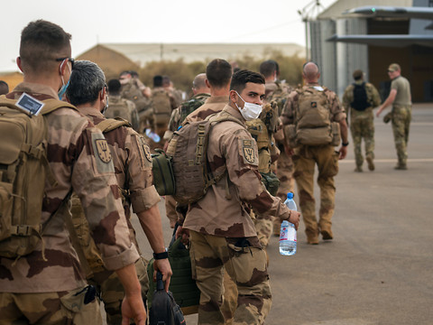 La France fermera des bases au nord du Mali dès le semestre 2021