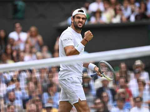 Berrettini domine Hurkacz en quatre sets