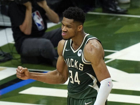Milwaukee se relance chez lui contre Phoenix