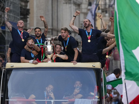 Euro 2021: les Italiens reçus en héros dans les rues de Rome