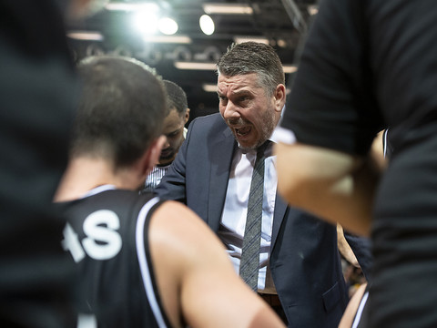 Le Grec Papatheodorou est le nouveau coach national