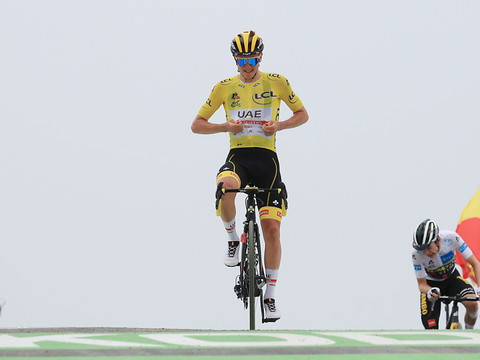 Tour de France: le maillot jaune s'impose au col du Portet