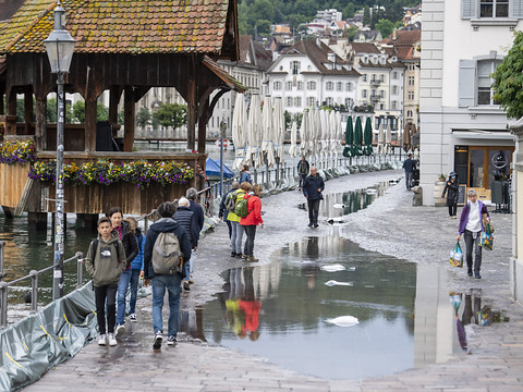 Situation autour des lacs encore critique en Suisse
