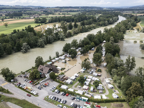 La situation autour des lacs et cours d'eau suisses reste critique