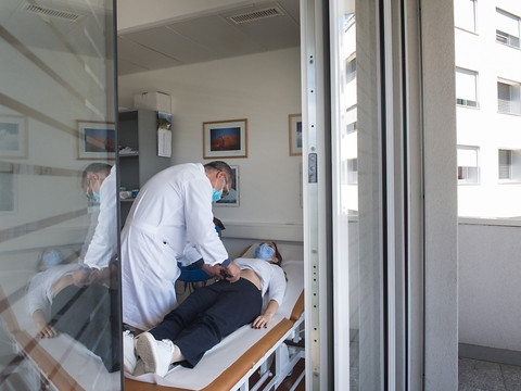 Quasi doublement des cas de coronavirus en une semaine