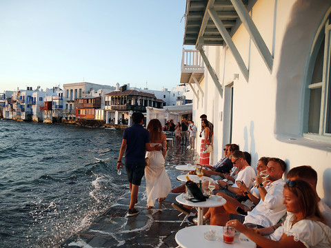 Un couvre-feu à Mykonos, l'île de la fête