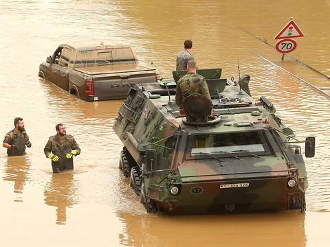Inondations: l'Europe se mobilise, les bilans s'alourdissent