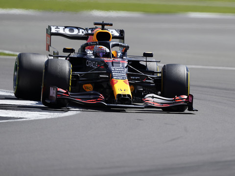 Verstappen en pole après sa victoire dans le sprint