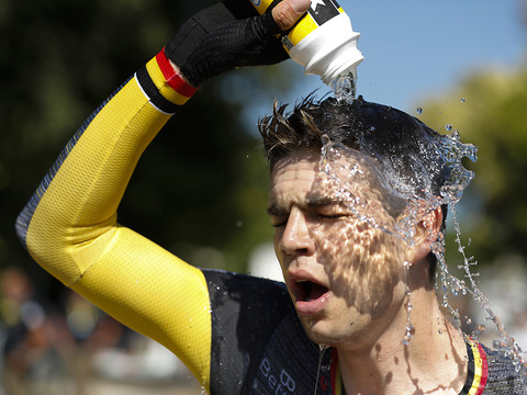 Van Aert à 51,5 km/h, Küng s'est retrouvé dans le rouge
