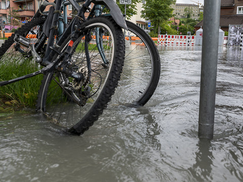 Détente autour des lacs suisses, la crue ralentit à Neuchâtel