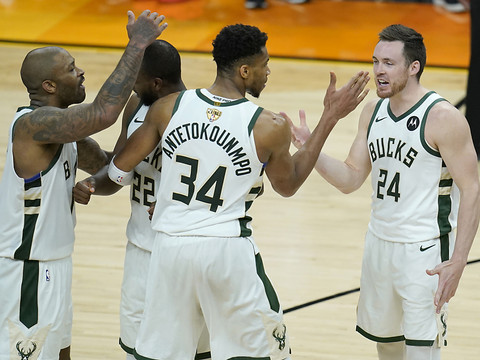 Milwaukee prend une option sur le titre