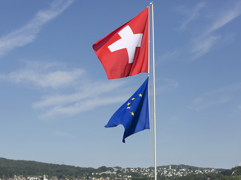 Près de la moitié des Suisses voudraient voter sur un accord-cadre