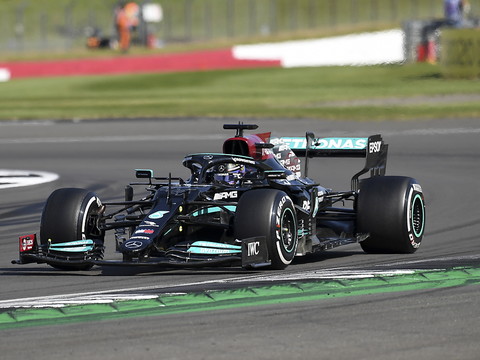 GP de Grande-Bretagne: Hamilton gagne malgré une pénalité