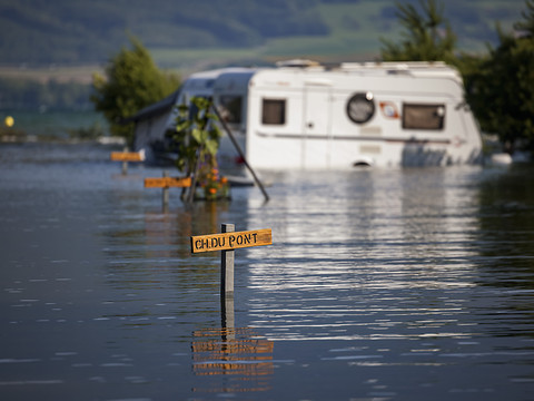 La situation se détend autour des lacs, mais la décrue est lente