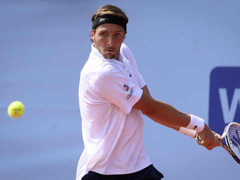 Arthur Rinderknech sort Roberto Bautista Agut au Swiss Open
