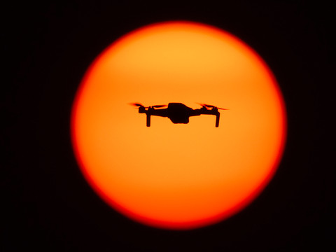 Un algorithme manie un drone mieux que des pilotes professionnels