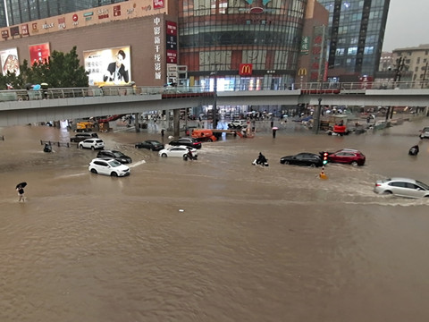 Inondations: nouveau bilan de 33 morts et 8 disparus