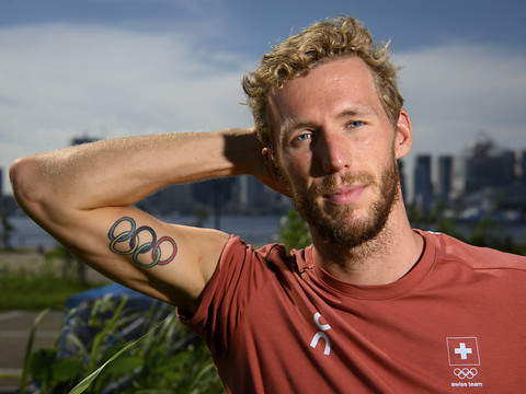 Desplanches bat le RS du 100 m brasse