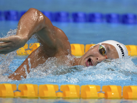 Djakovic passe en demi-finales du 200 m libre