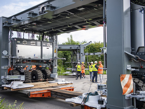 Pont mobile pour éviter les bouchons sur les chantiers d'autoroute