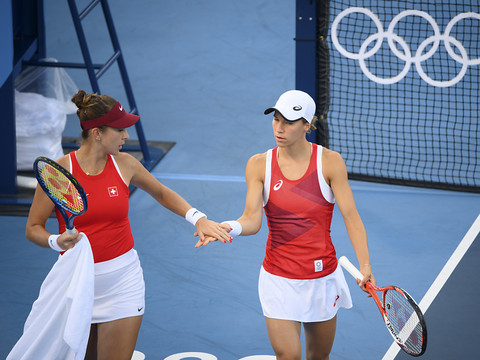 Un succès sur le fil pour le double suisse