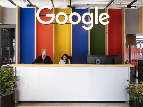 Google et Facebook n'accepteront que des employés vaccinés