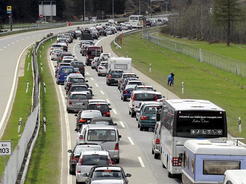 Trafic de retour du sud : long embouteillage devant le Gothard